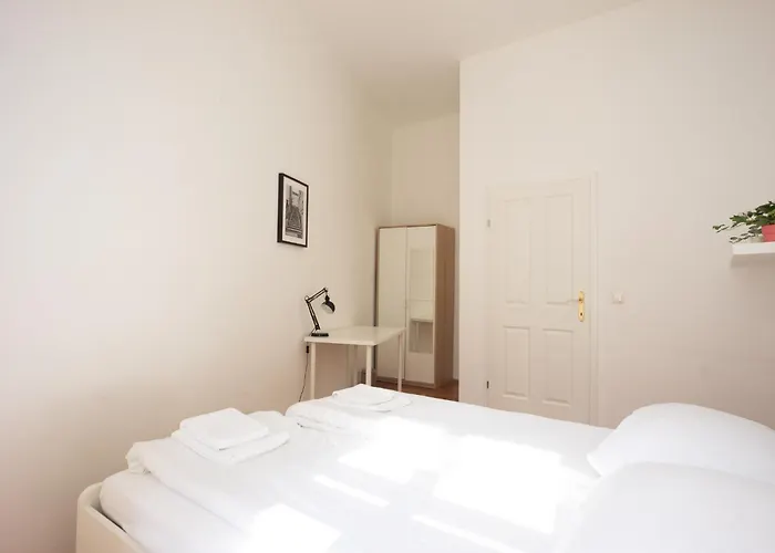 Spacious Stylish Designed 3 Bedroom Near Naschmarkt And Center *
