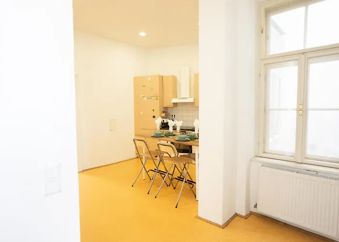 Spacious Stylish Designed 3 Bedroom Near Naschmarkt And Center * Wenen