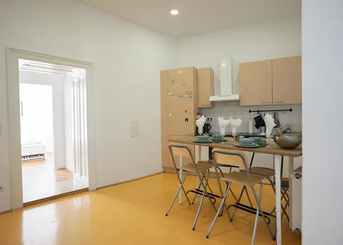 Spacious Stylish Designed 3 Bedroom Near Naschmarkt And Center
