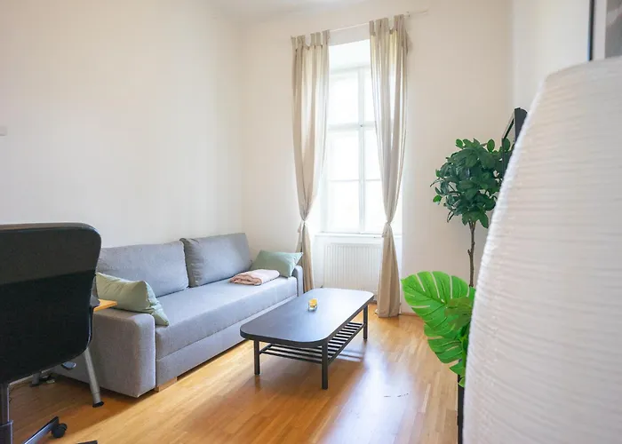 Appartement Spacious Stylish Designed 3 Bedroom Near Naschmarkt And Center Wenen