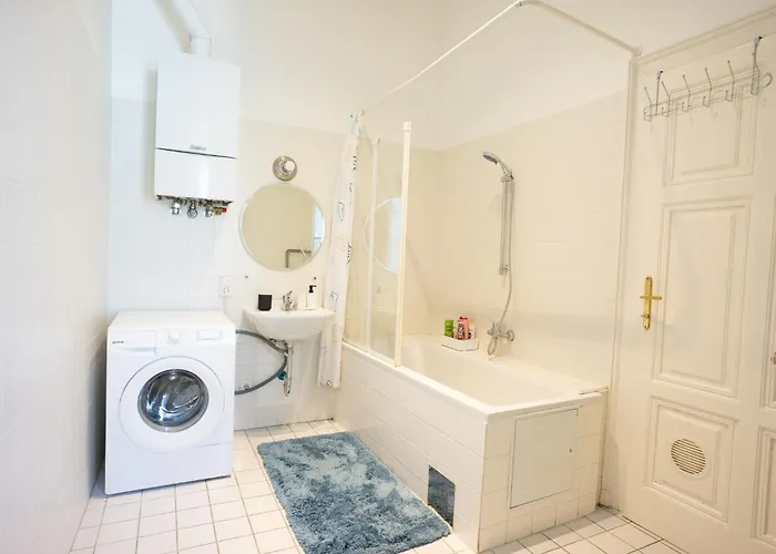 Spacious Stylish Designed 3 Bedroom Near Naschmarkt And Center * Wenen